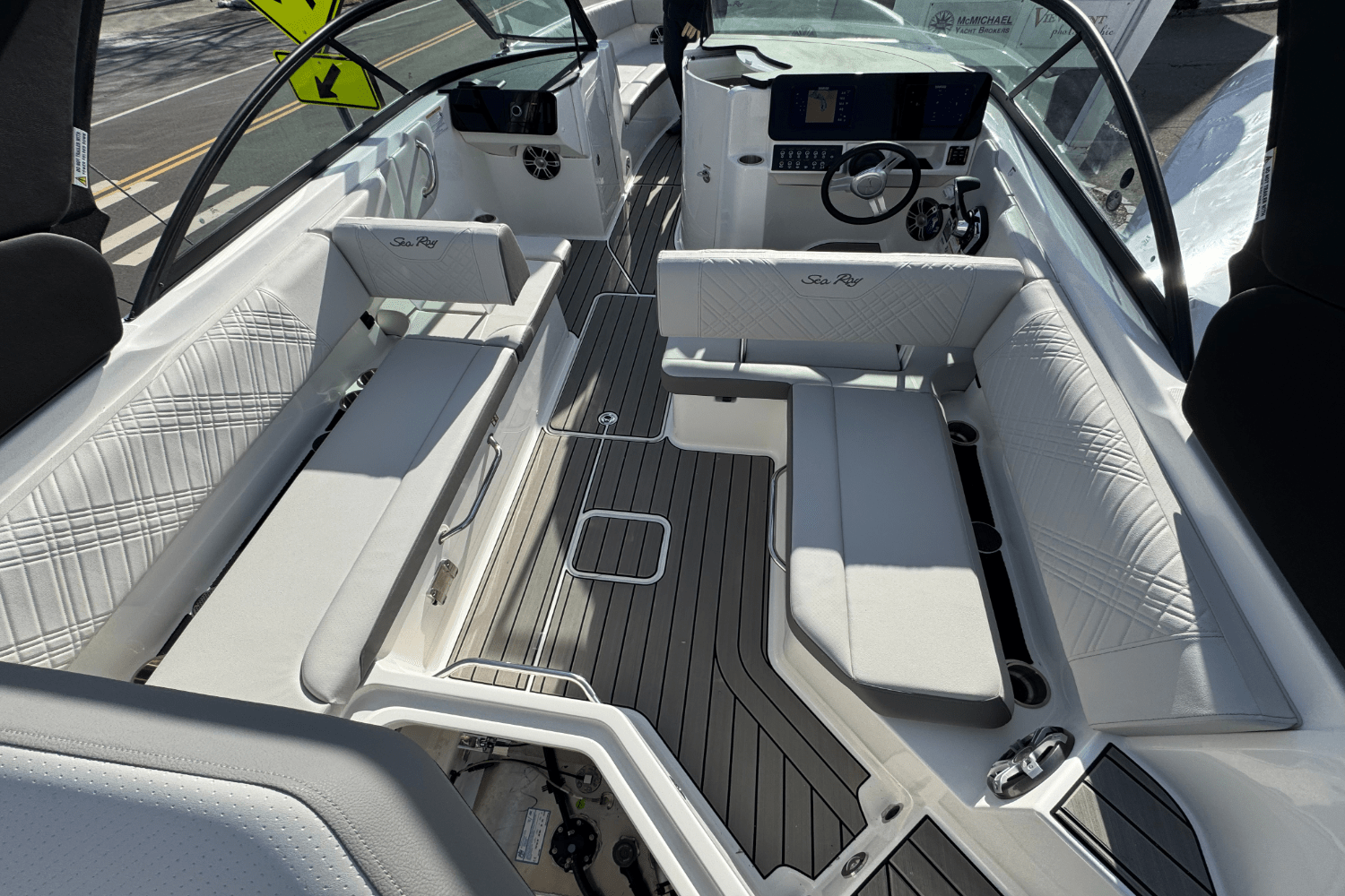 Slide: The Image of Sea Ray SDX 270 Outboard 2025 - 13