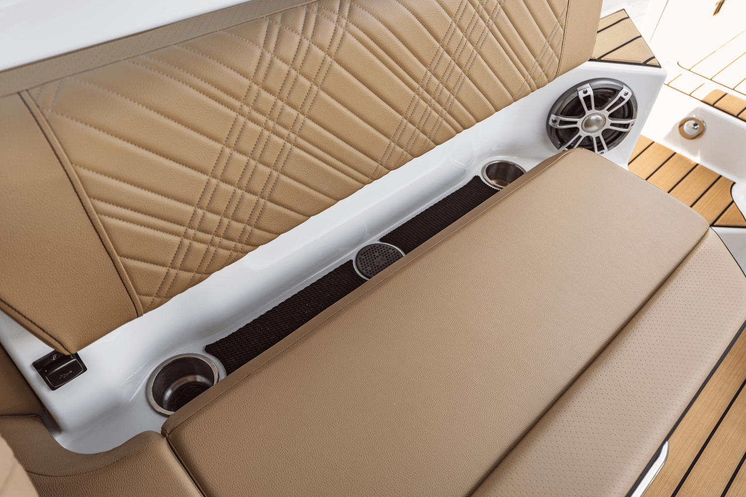 Slide: The Image of Sea Ray SDX 270 Outboard 2025 - 13