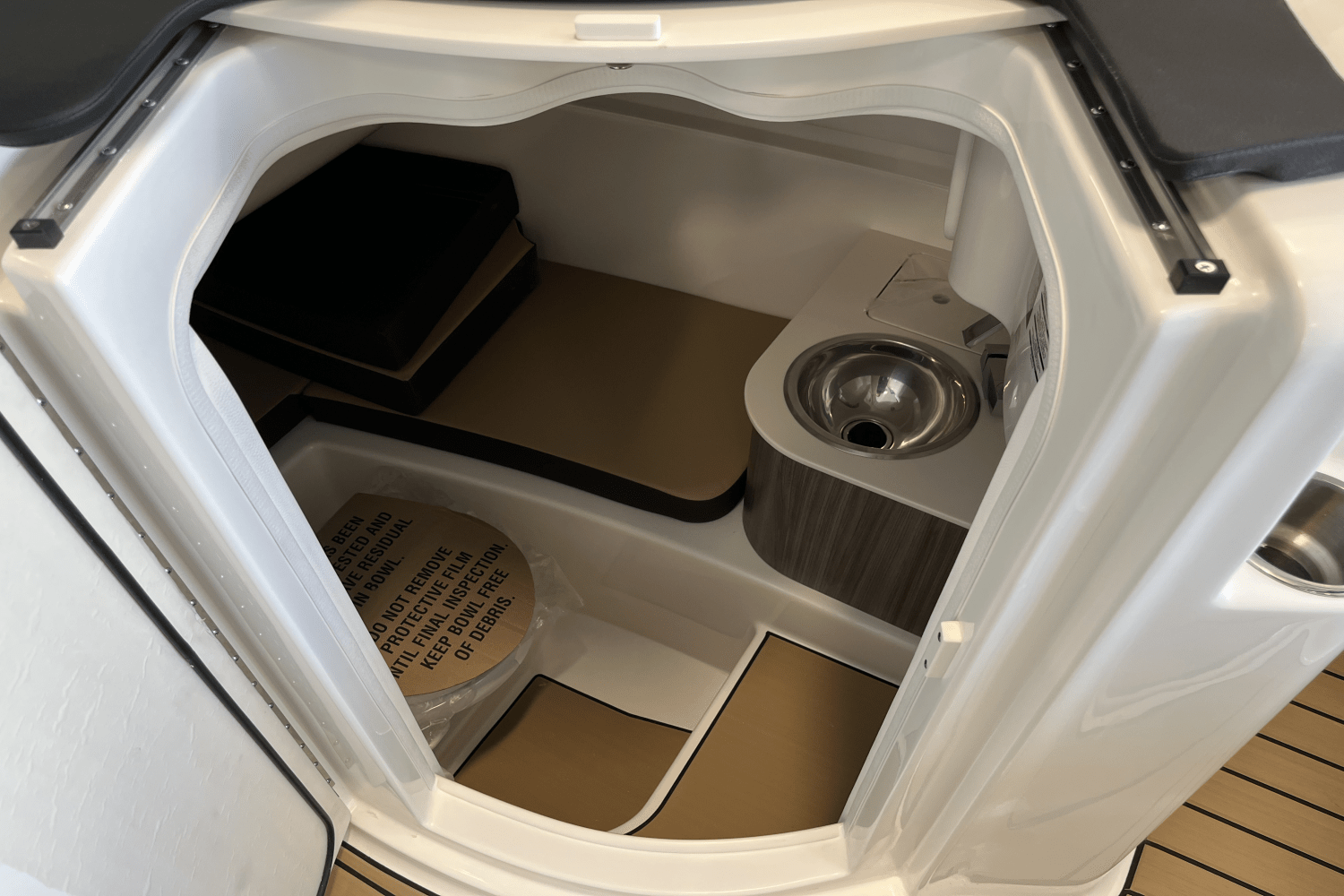 Slide: The Image of Sea Ray SDX 270 Outboard 2025 - 14