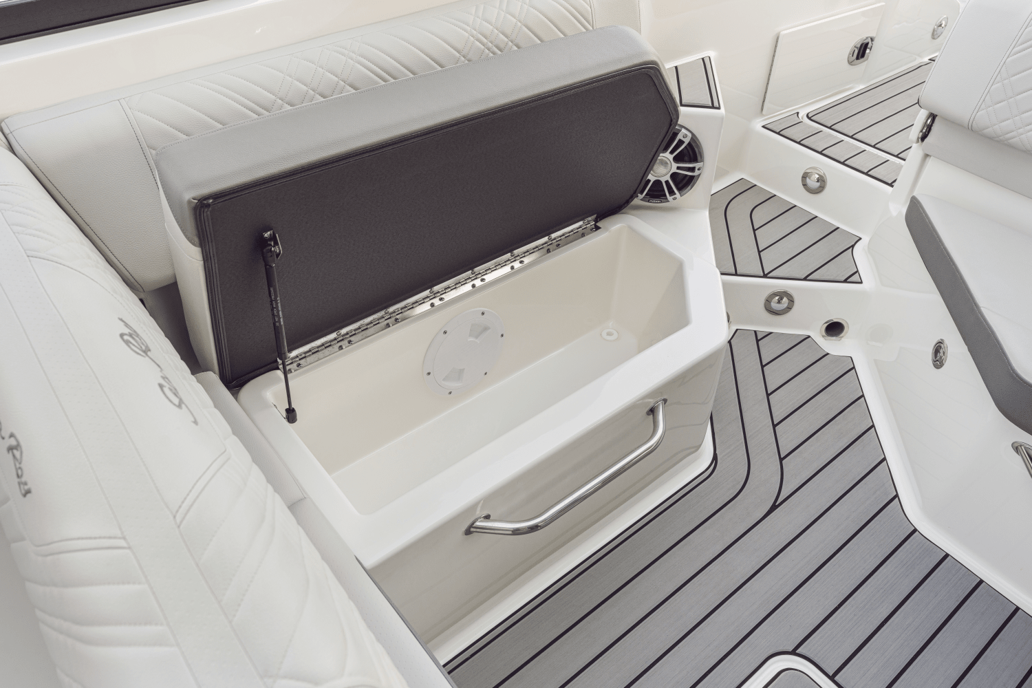 Slide: The Image of Sea Ray SDX 270 Outboard 2025 - 14