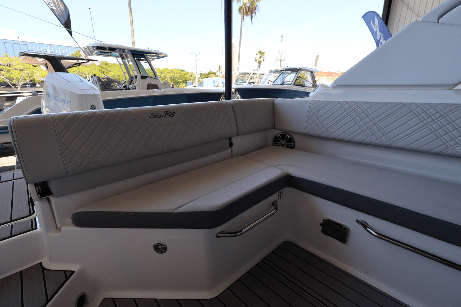 Slide: The Image of Sea Ray SDX 270 Outboard 2025 - 14