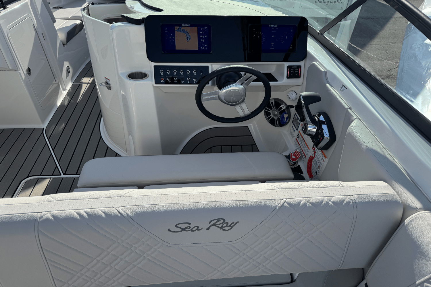 Slide: The Image of Sea Ray SDX 270 Outboard 2025 - 14