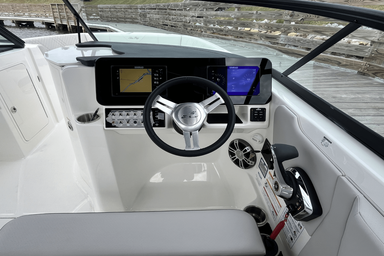 Slide: The Image of Sea Ray SDX 270 Outboard 2025 - 14