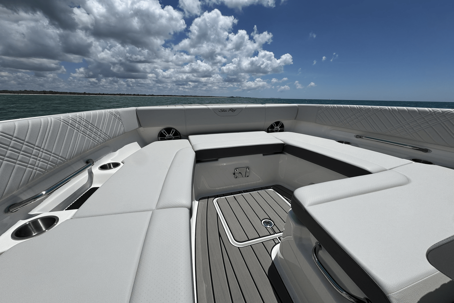 Slide: The Image of Sea Ray SDX 270 Outboard 2025 - 15