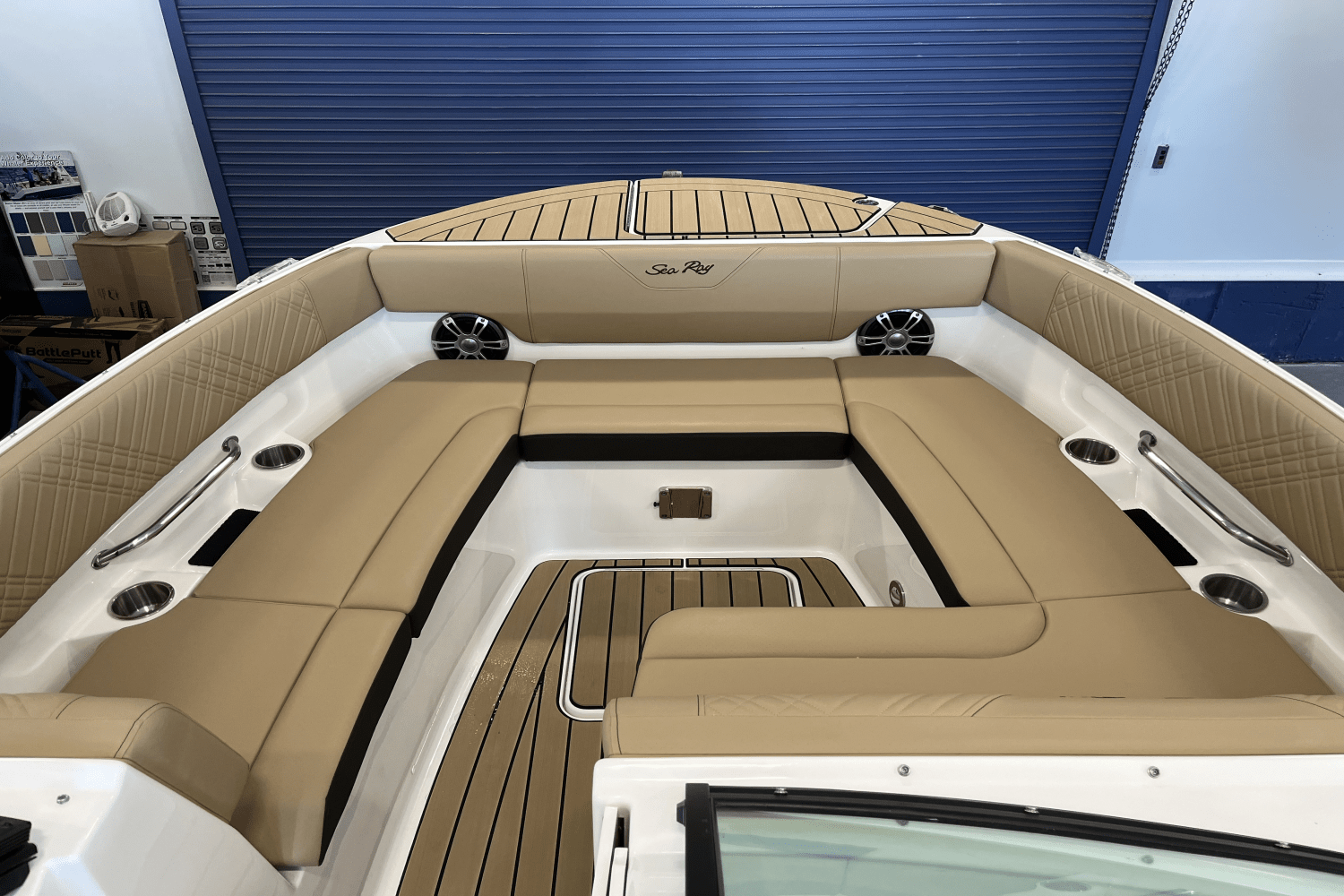 Slide: The Image of Sea Ray SDX 270 Outboard 2025 - 15