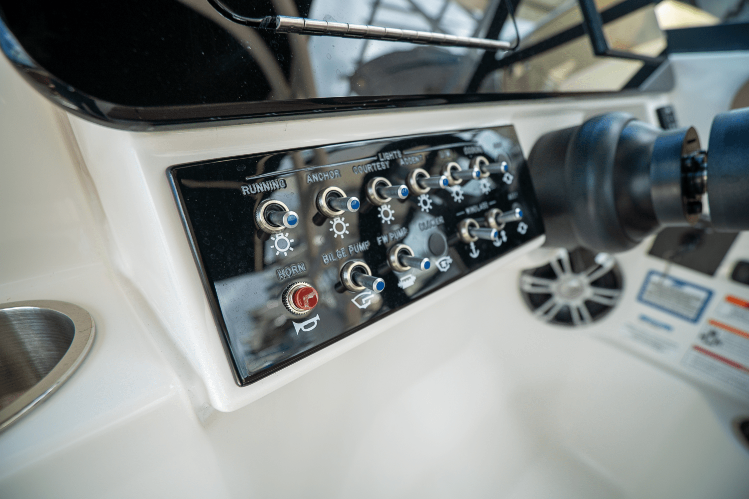 Slide: The Image of Sea Ray SDX 270 Outboard 2025 - 15