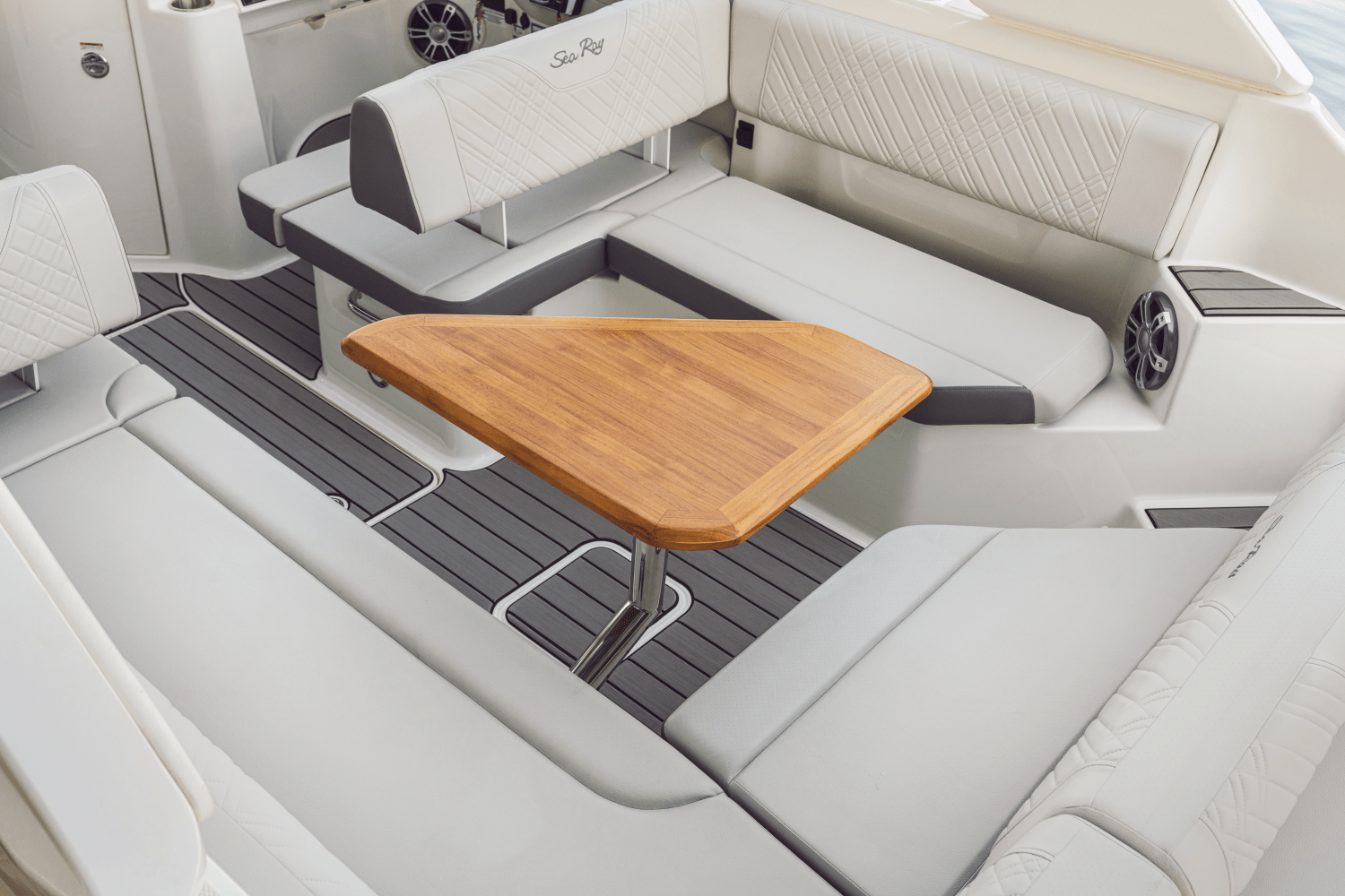 Slide: The Image of Sea Ray SDX 270 Outboard 2025 - 15