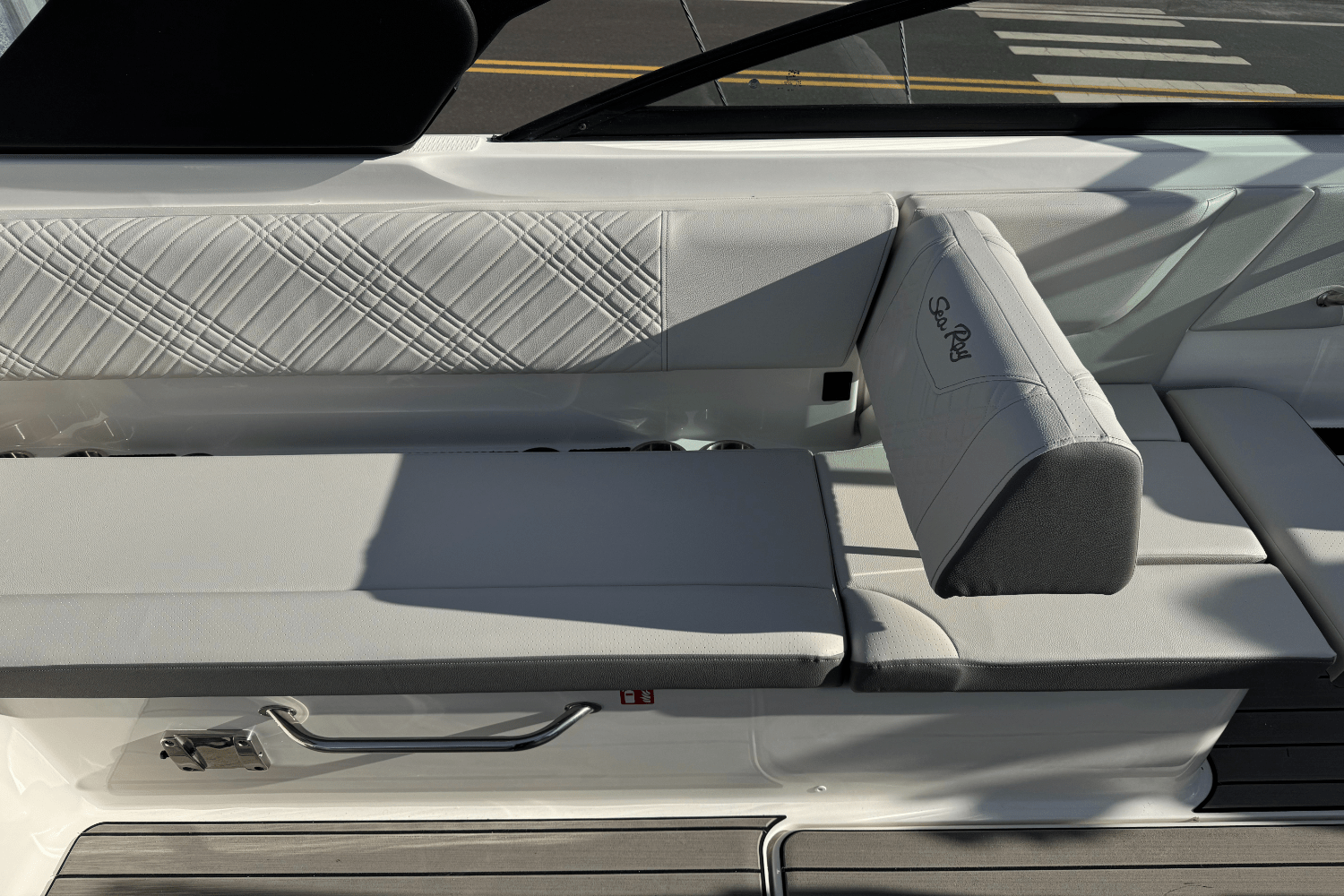 Slide: The Image of Sea Ray SDX 270 Outboard 2025 - 15