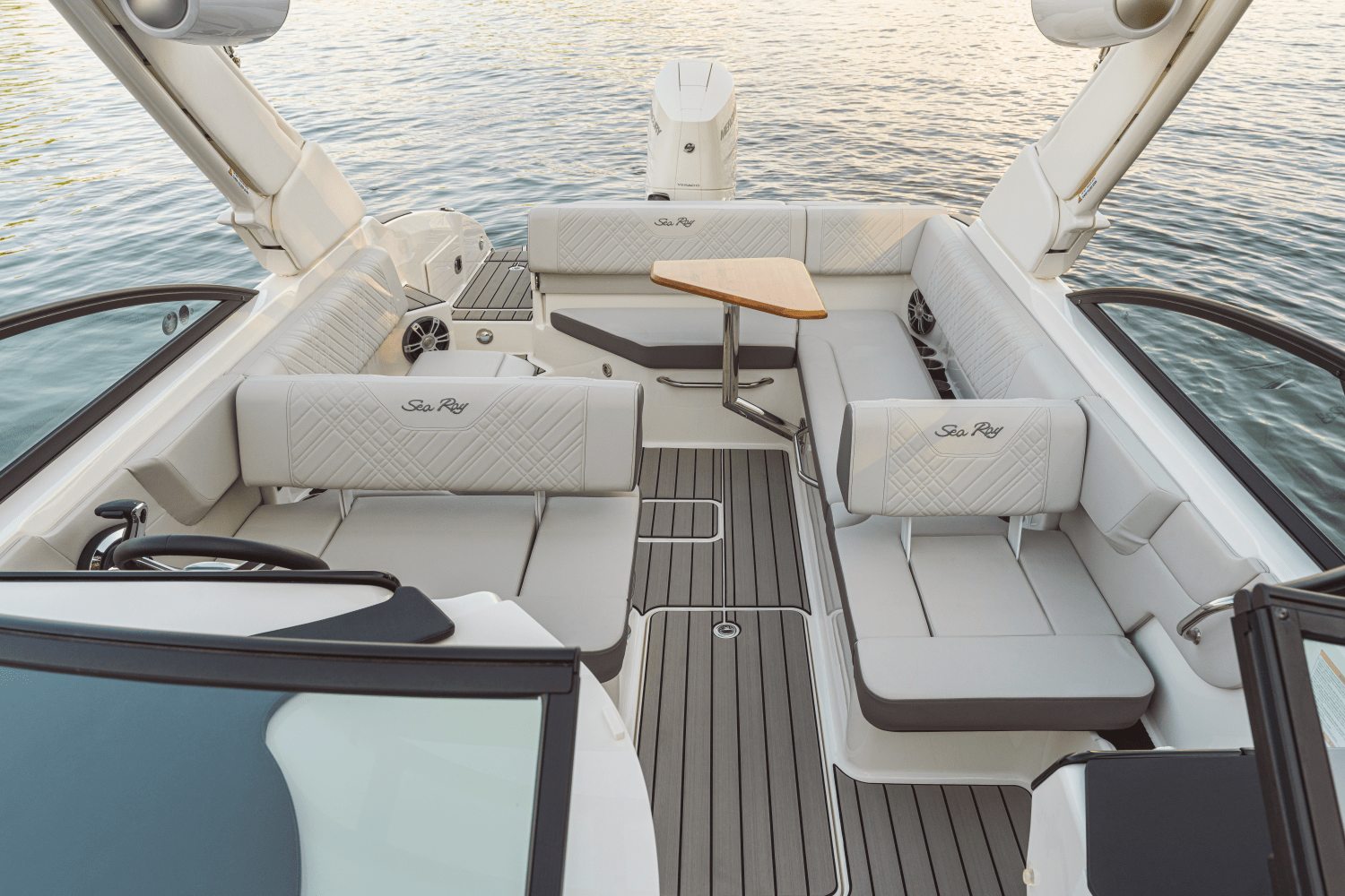 Slide: The Image of Sea Ray SDX 270 Outboard 2025 - 16