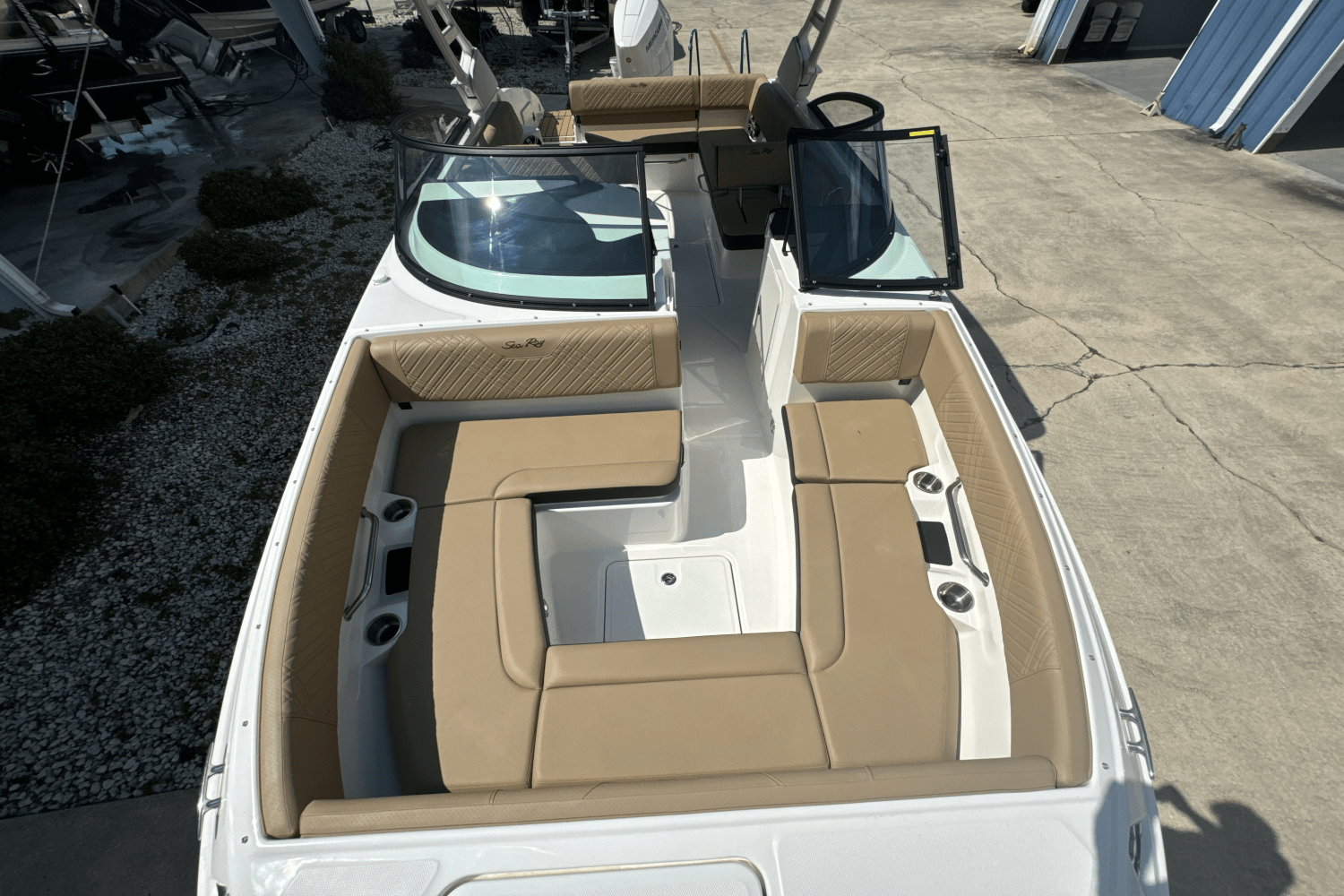 Slide: The Image of Sea Ray SDX 270 Outboard 2025 - 16