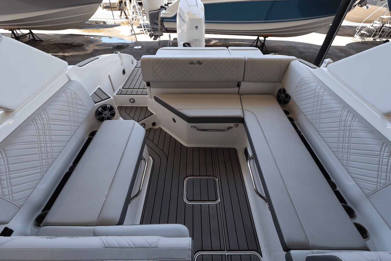 Slide: The Image of Sea Ray SDX 270 Outboard 2025 - 16