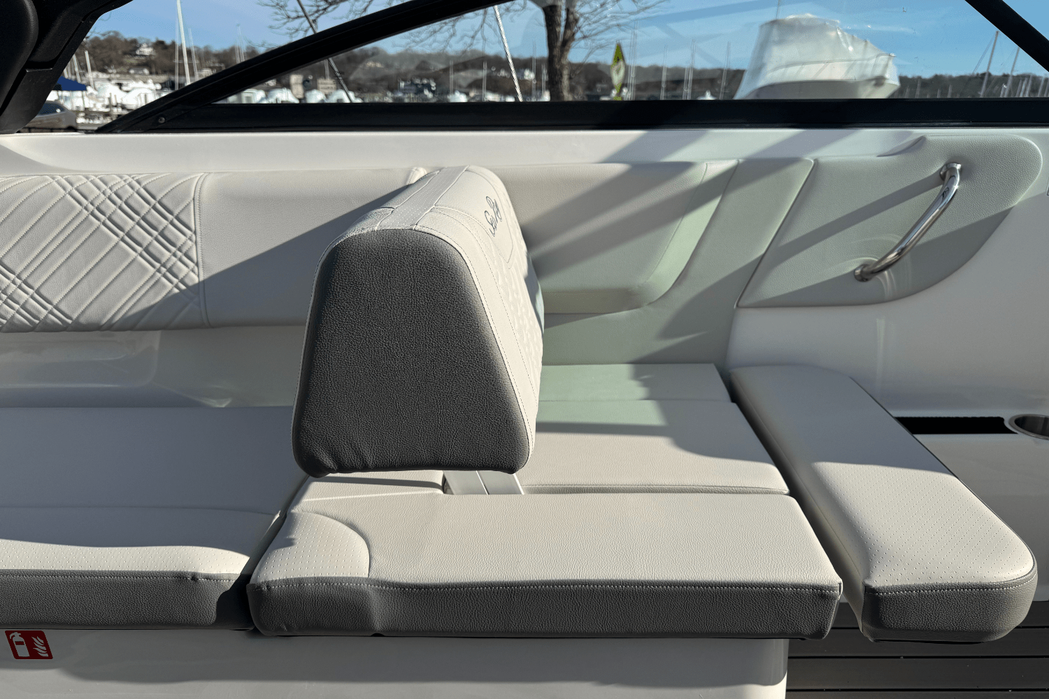 Slide: The Image of Sea Ray SDX 270 Outboard 2025 - 16