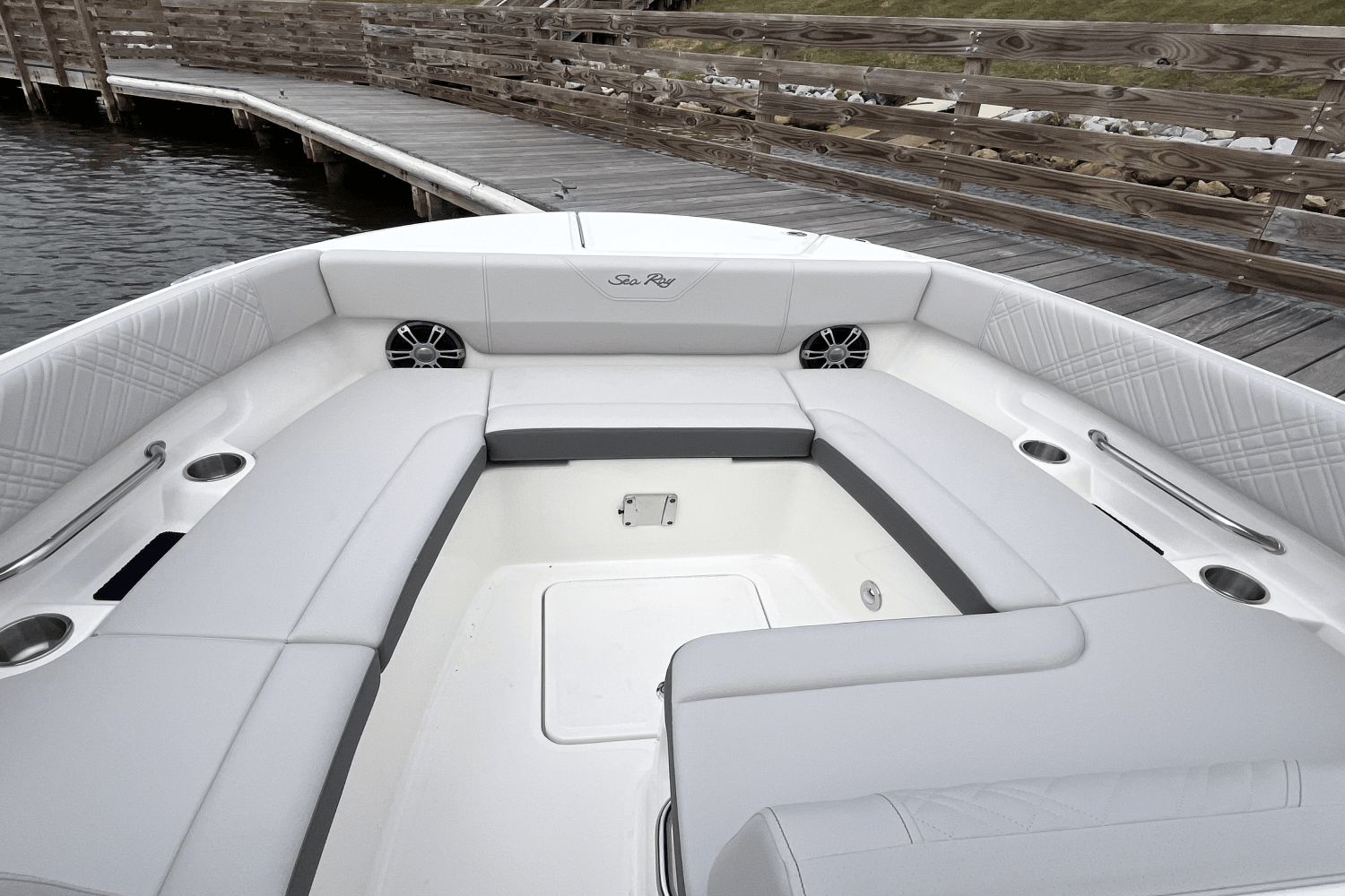 Slide: The Image of Sea Ray SDX 270 Outboard 2025 - 16