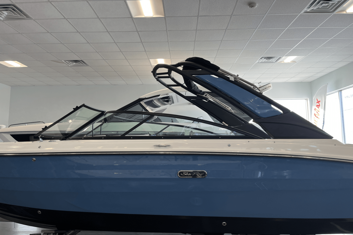 Slide: The Image of Sea Ray SDX 270 Outboard 2025 - 17