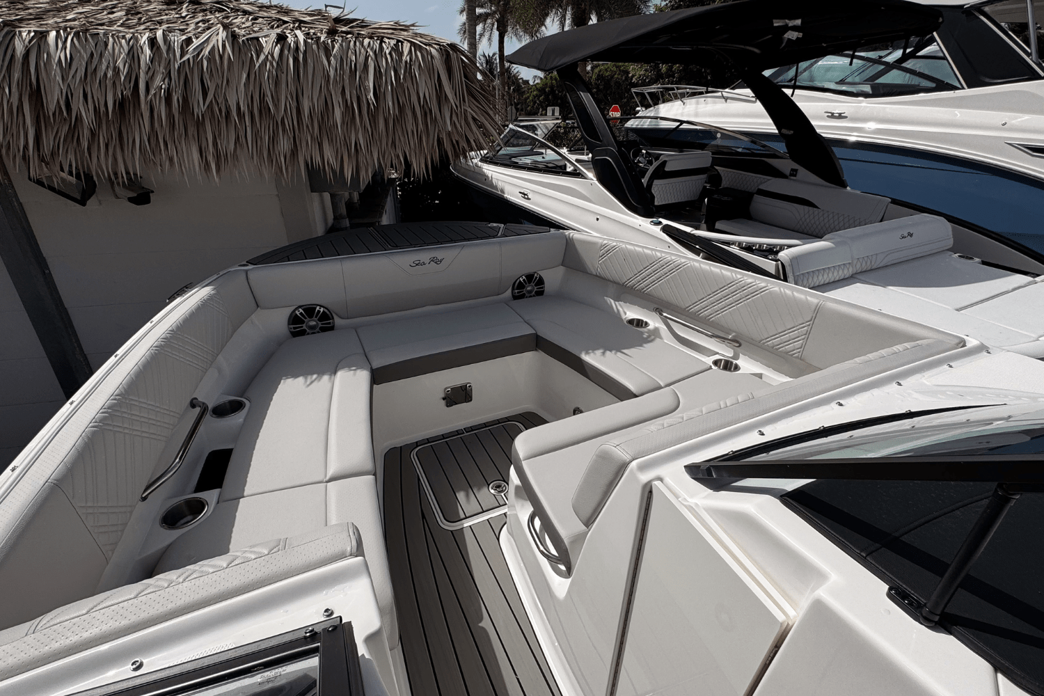 Slide: The Image of Sea Ray SDX 270 Outboard 2025 - 17
