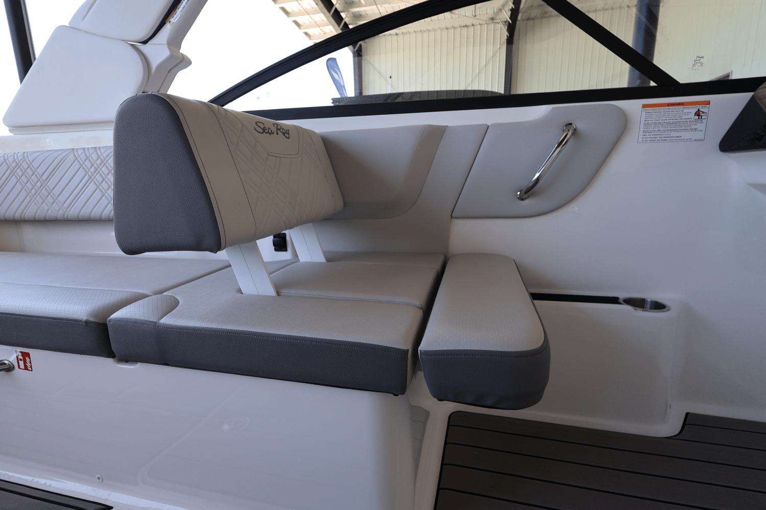 Slide: The Image of Sea Ray SDX 270 Outboard 2025 - 17