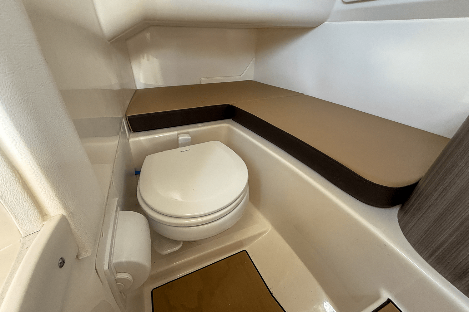 Slide: The Image of Sea Ray SDX 270 Outboard 2025 - 17