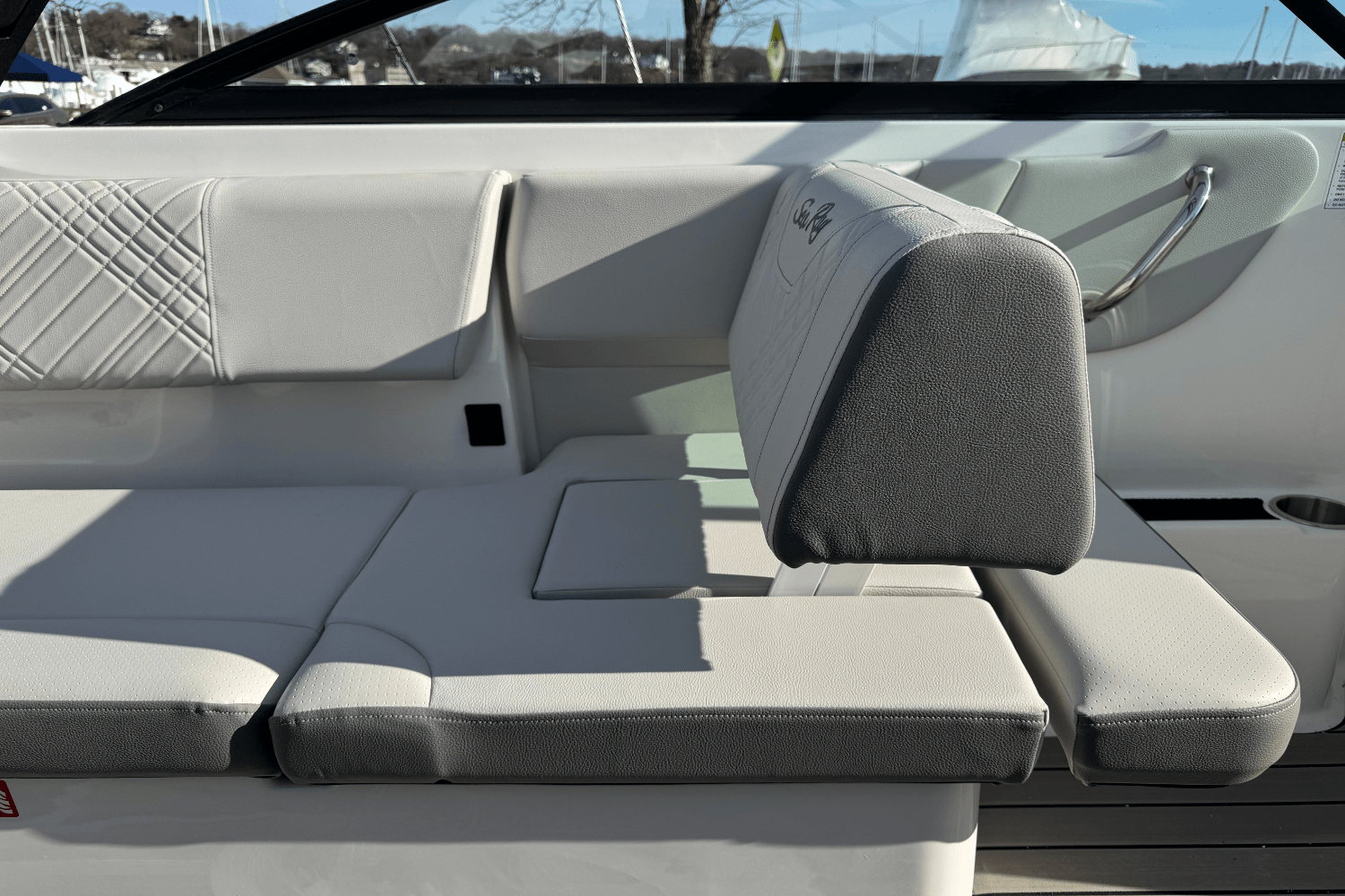 Slide: The Image of Sea Ray SDX 270 Outboard 2025 - 17