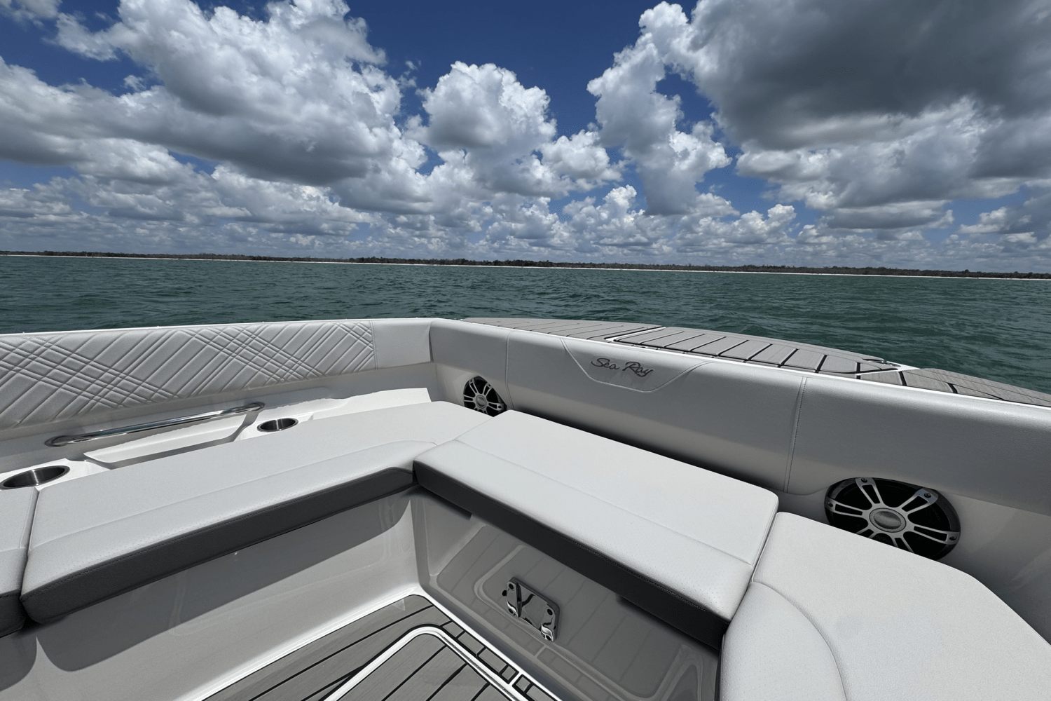 Slide: The Image of Sea Ray SDX 270 Outboard 2025 - 17