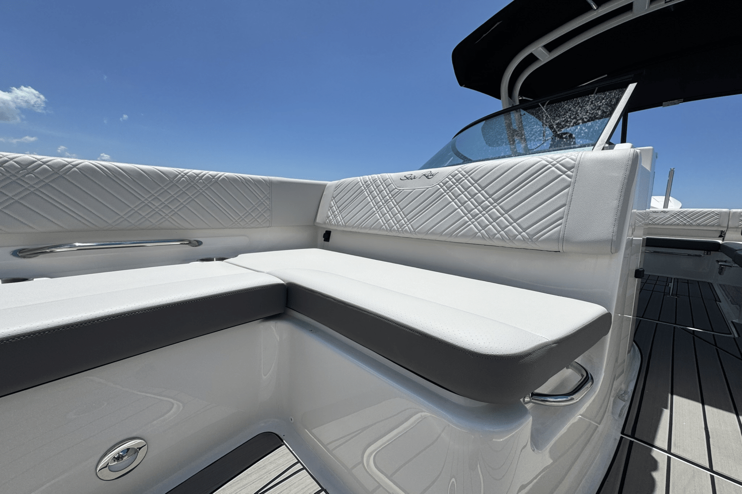 Slide: The Image of Sea Ray SDX 270 Outboard 2025 - 18