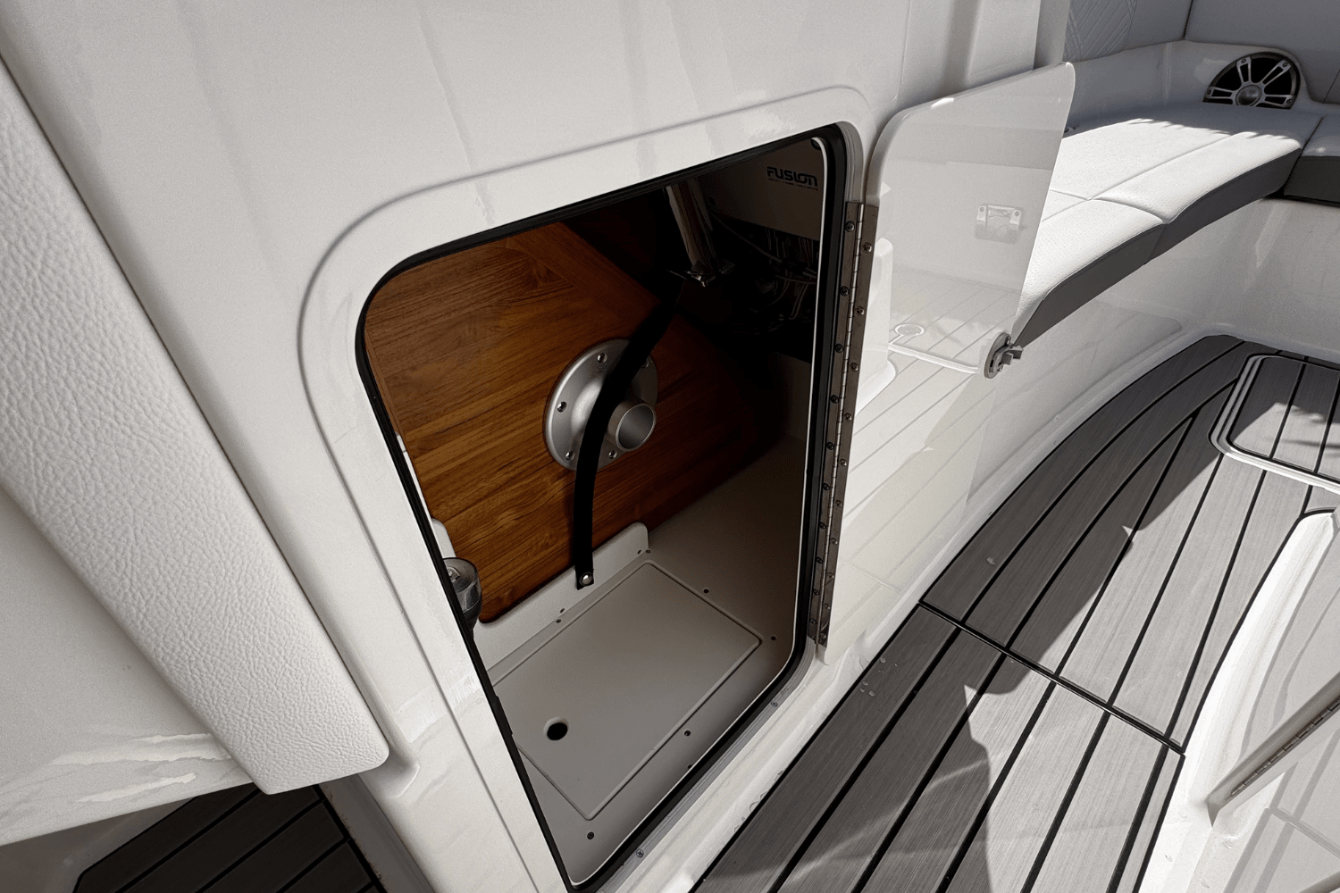 Slide: The Image of Sea Ray SDX 270 Outboard 2025 - 18