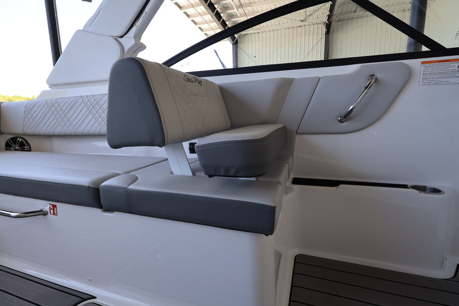 Slide: The Image of Sea Ray SDX 270 Outboard 2025 - 18