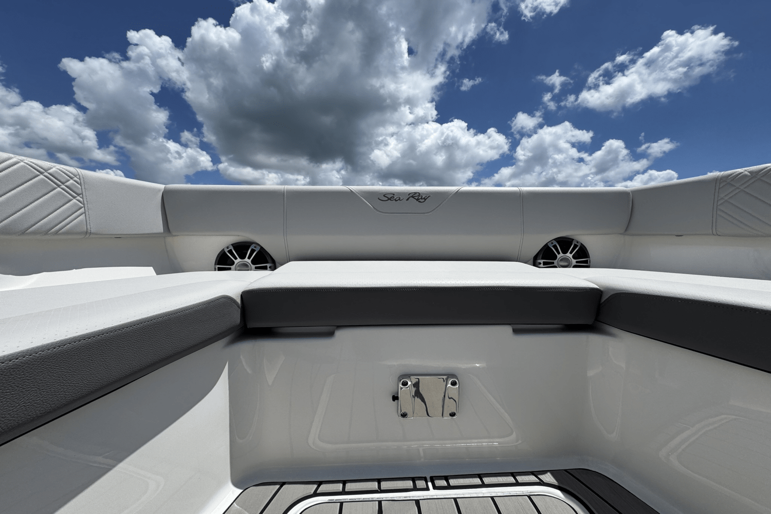 Slide: The Image of Sea Ray SDX 270 Outboard 2025 - 19