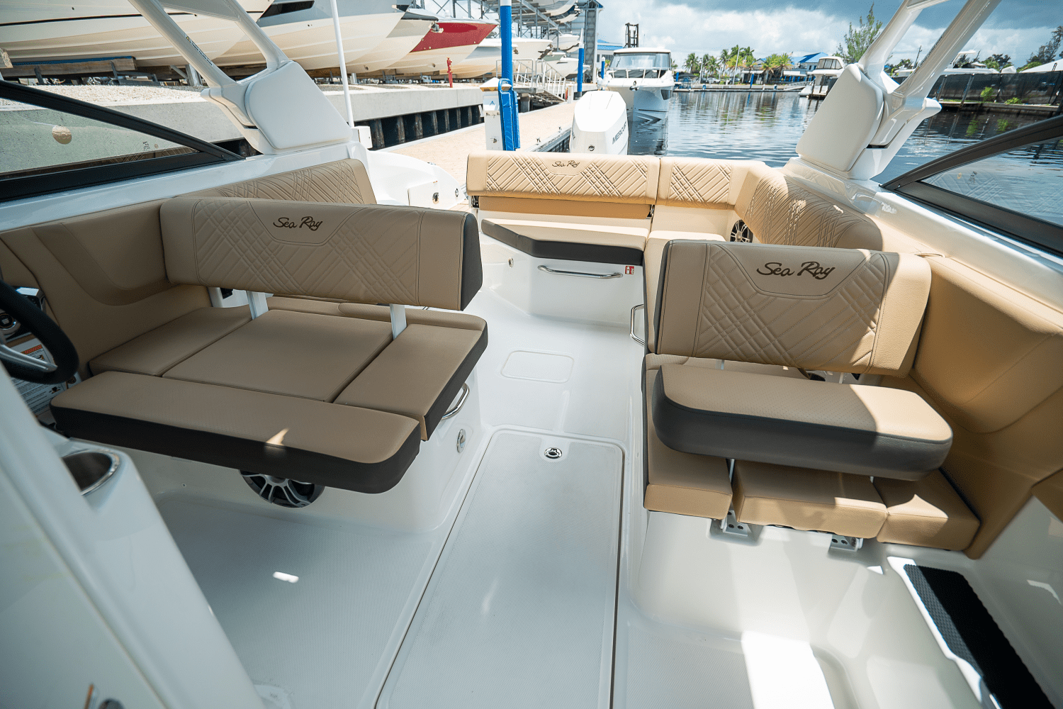 Slide: The Image of Sea Ray SDX 270 Outboard 2025 - 19