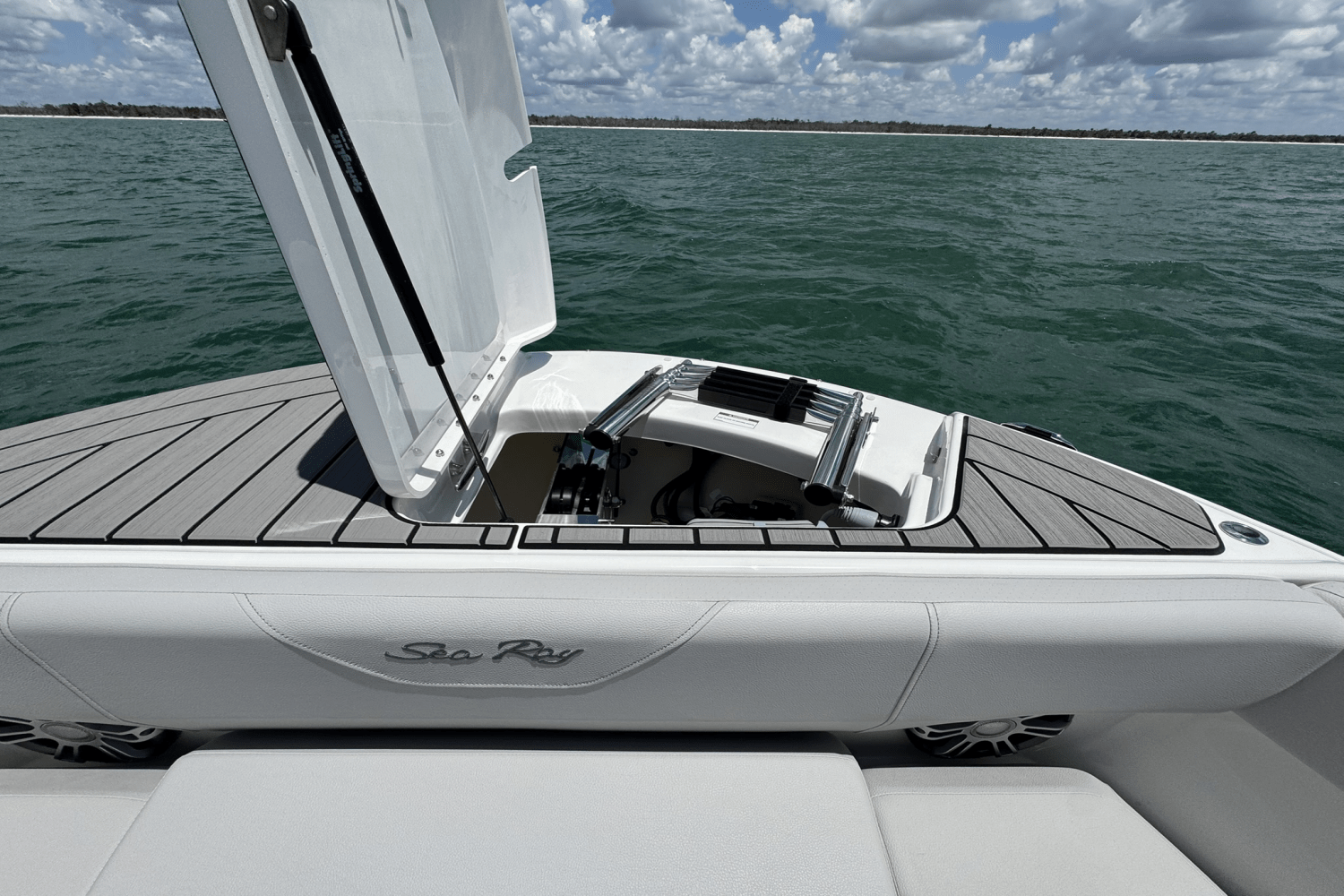 Slide: The Image of Sea Ray SDX 270 Outboard 2025 - 20