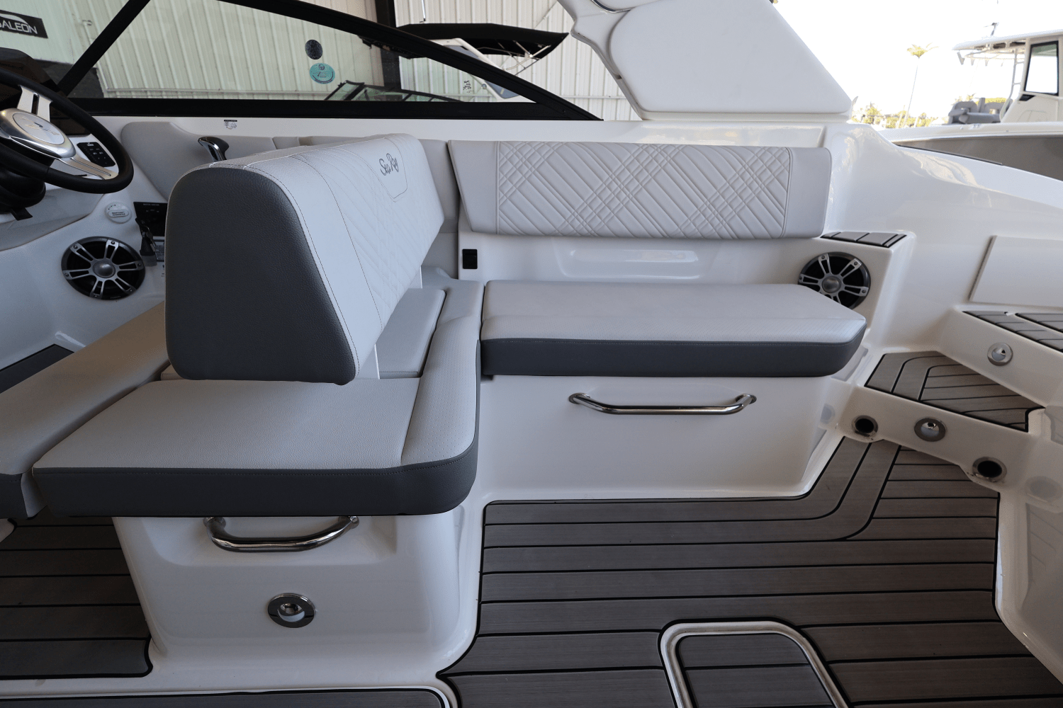 Slide: The Image of Sea Ray SDX 270 Outboard 2025 - 20