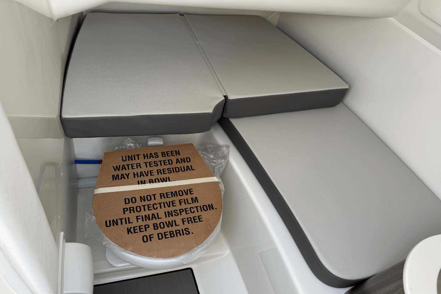 Slide: The Image of Sea Ray SDX 270 Outboard 2025 - 20