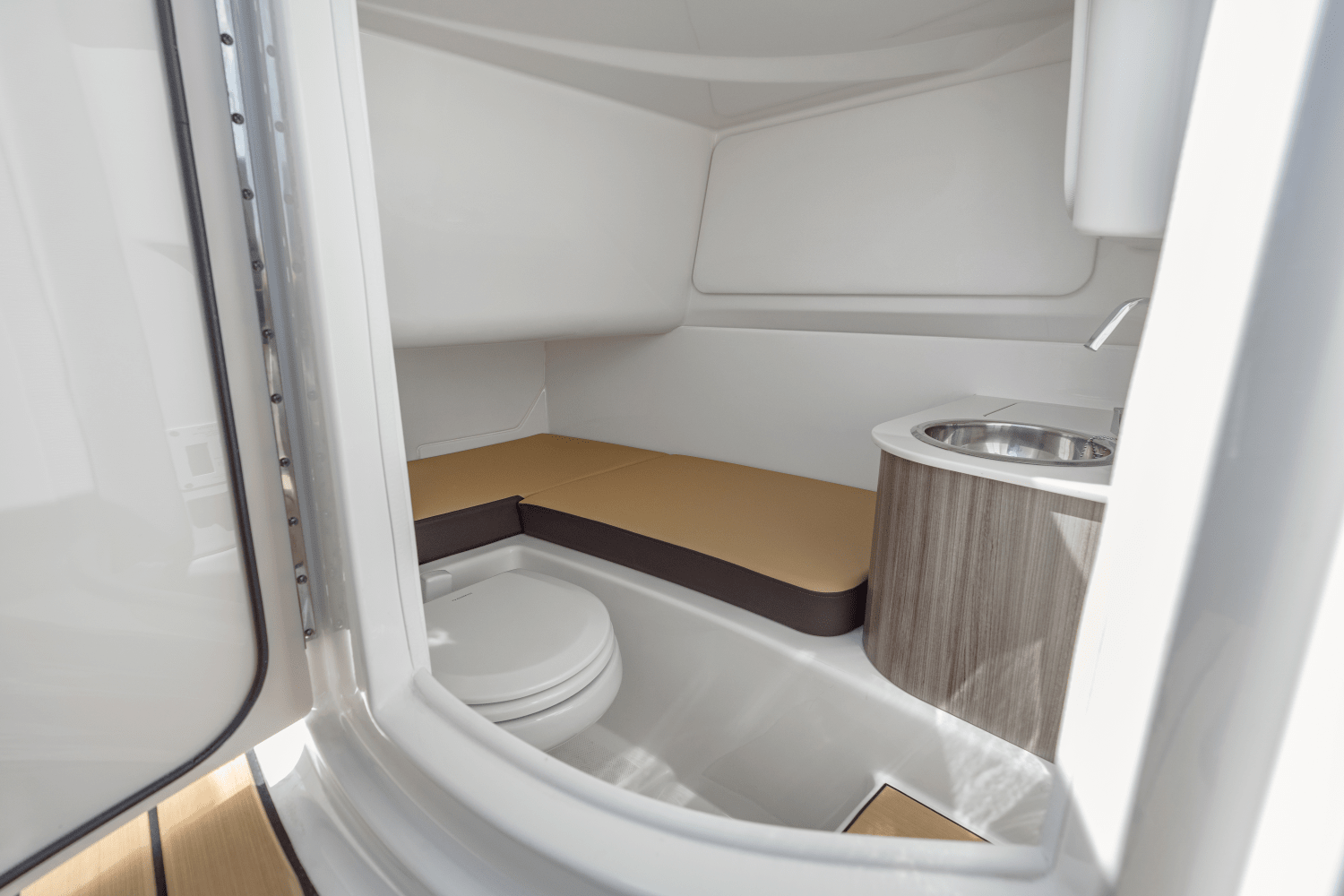 Slide: The Image of Sea Ray SDX 270 Outboard 2025 - 20
