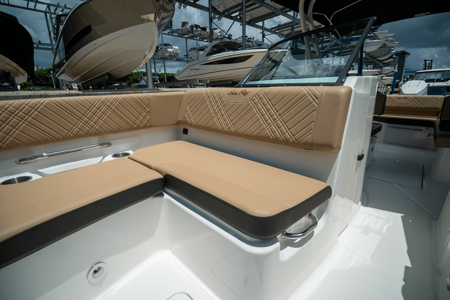 Slide: The Image of Sea Ray SDX 270 Outboard 2025 - 21