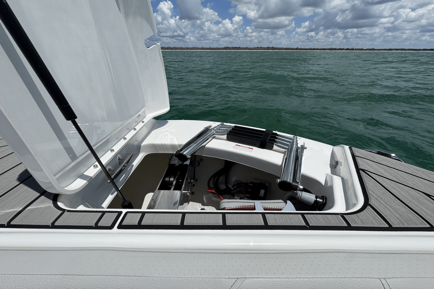 Slide: The Image of Sea Ray SDX 270 Outboard 2025 - 21