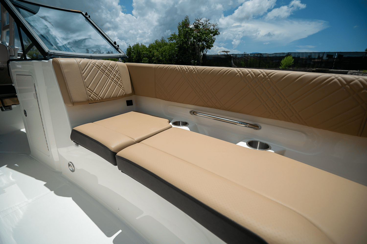 Slide: The Image of Sea Ray SDX 270 Outboard 2025 - 22