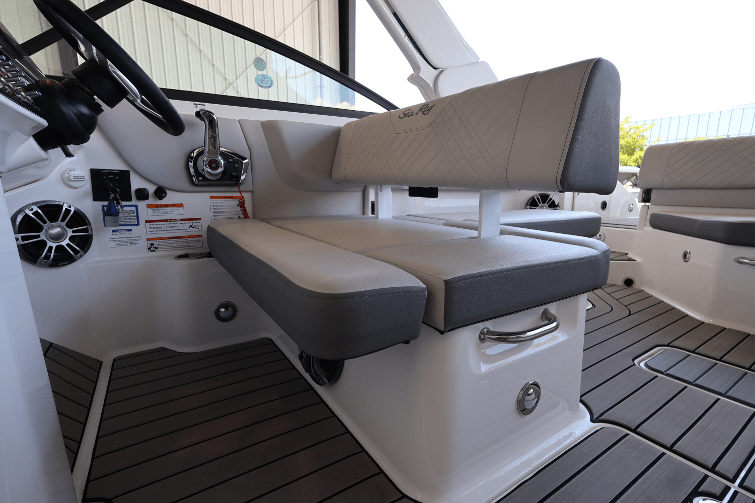 Slide: The Image of Sea Ray SDX 270 Outboard 2025 - 22