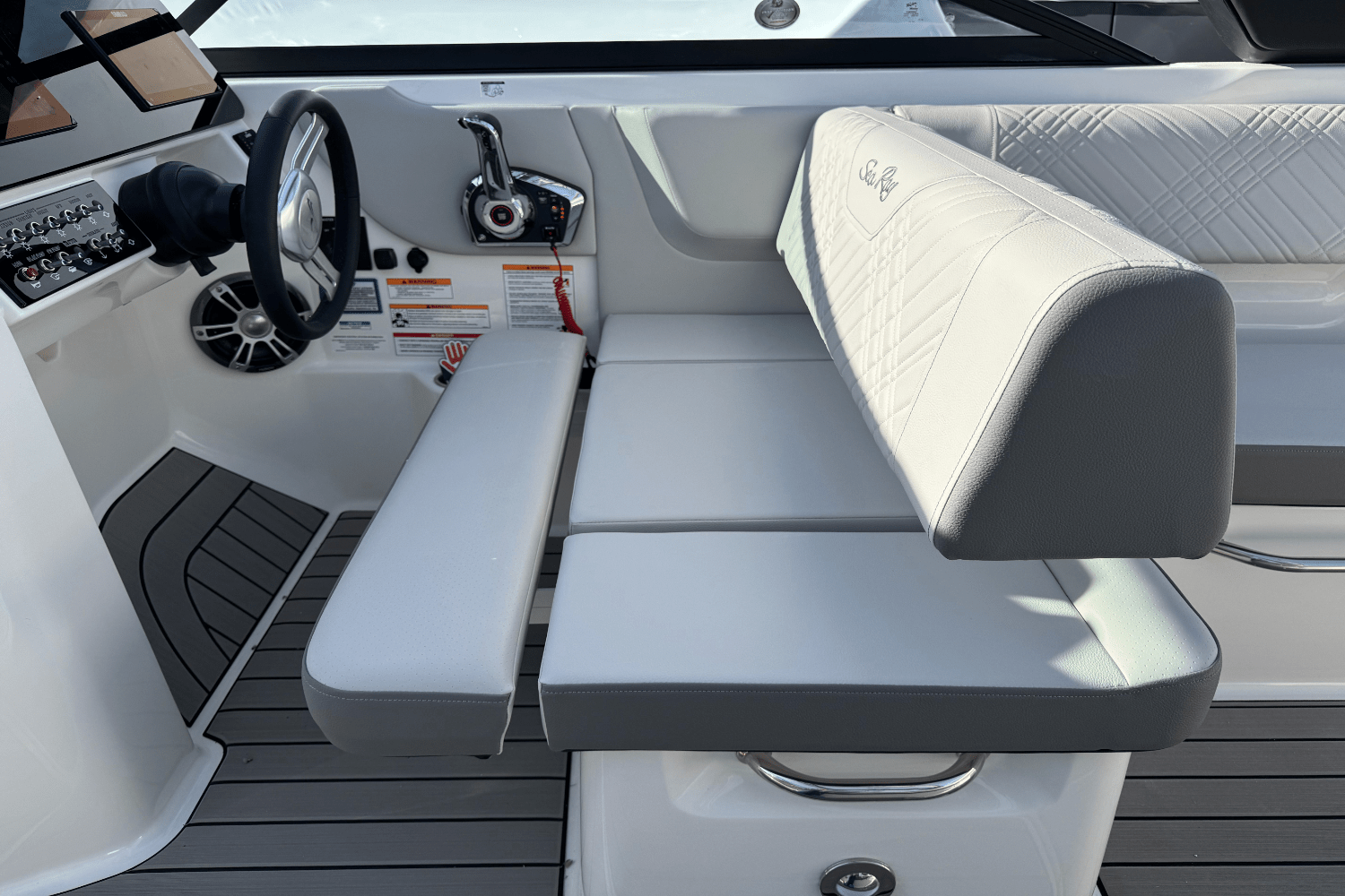 Slide: The Image of Sea Ray SDX 270 Outboard 2025 - 23