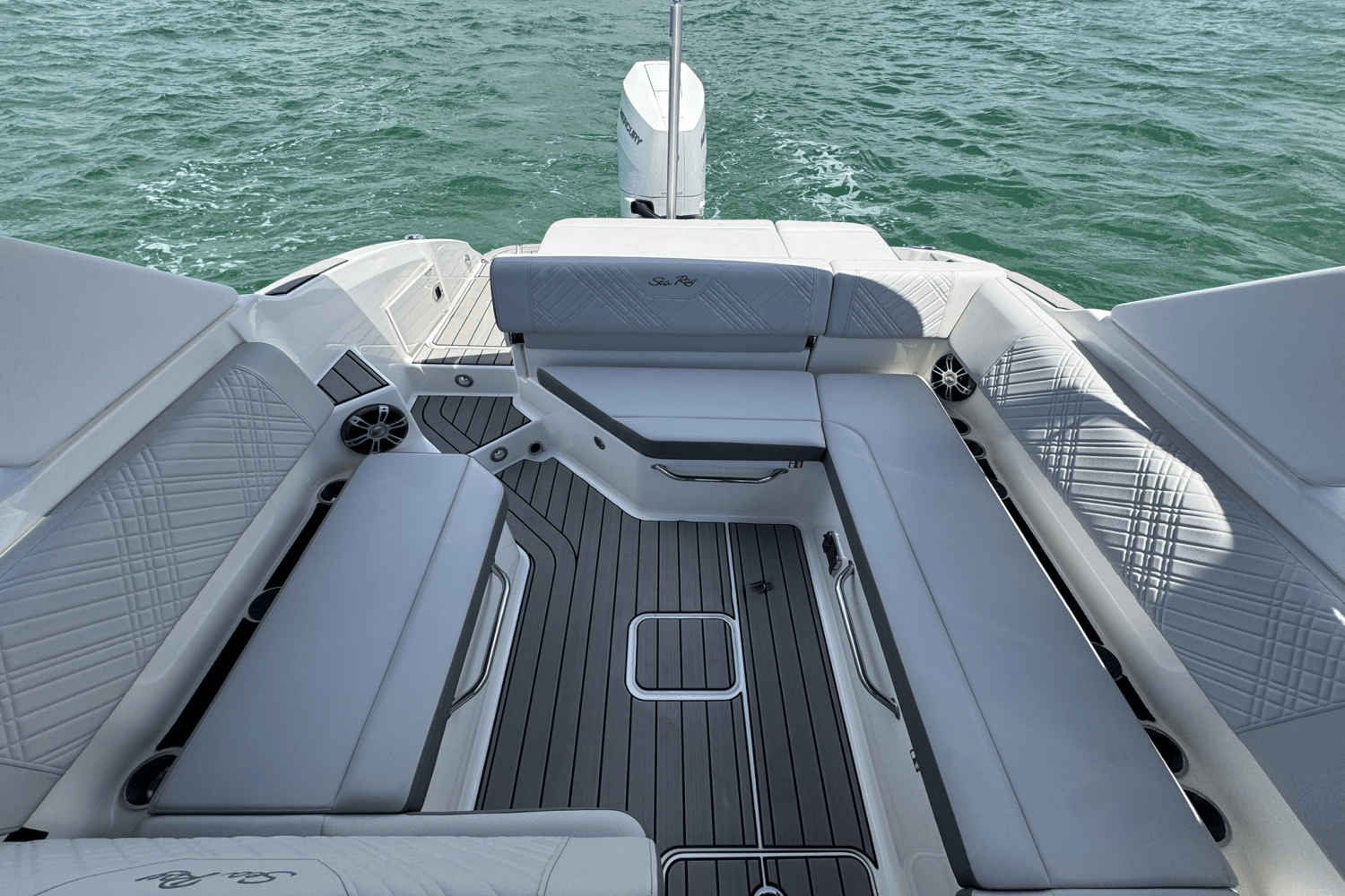 Slide: The Image of Sea Ray SDX 270 Outboard 2025 - 24