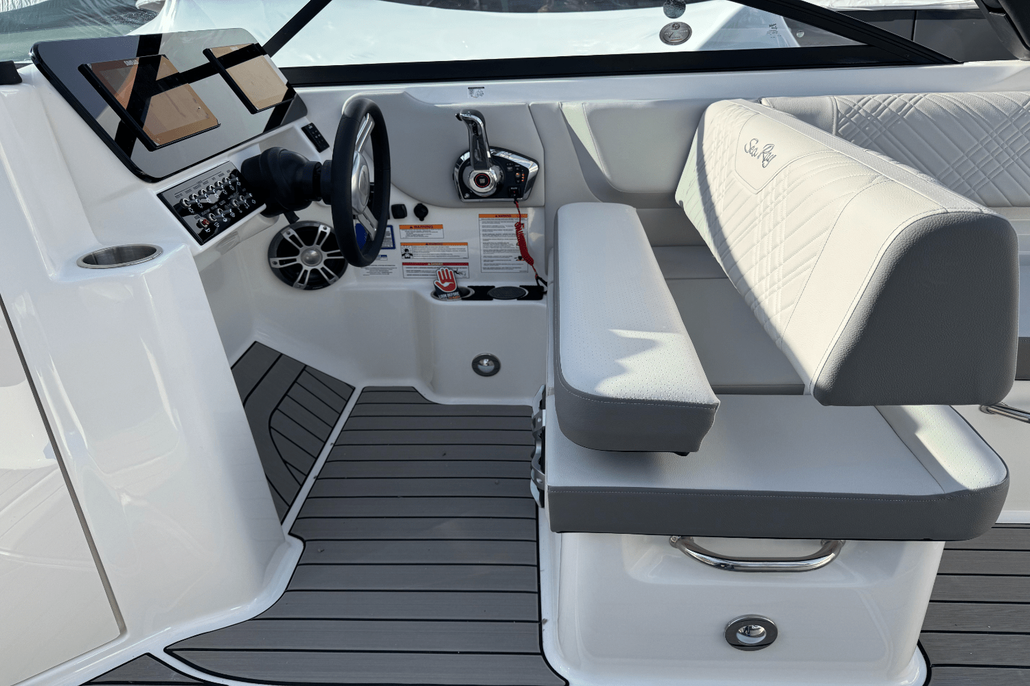 Slide: The Image of Sea Ray SDX 270 Outboard 2025 - 24