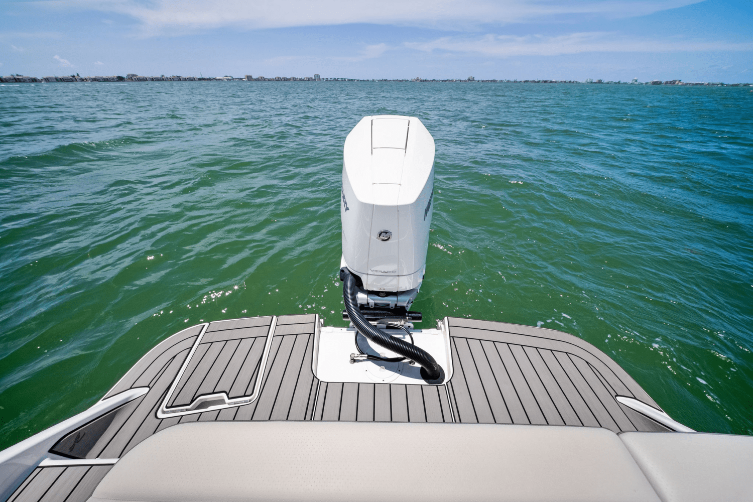 Slide: The Image of Sea Ray SDX 270 Outboard 2025 - 25