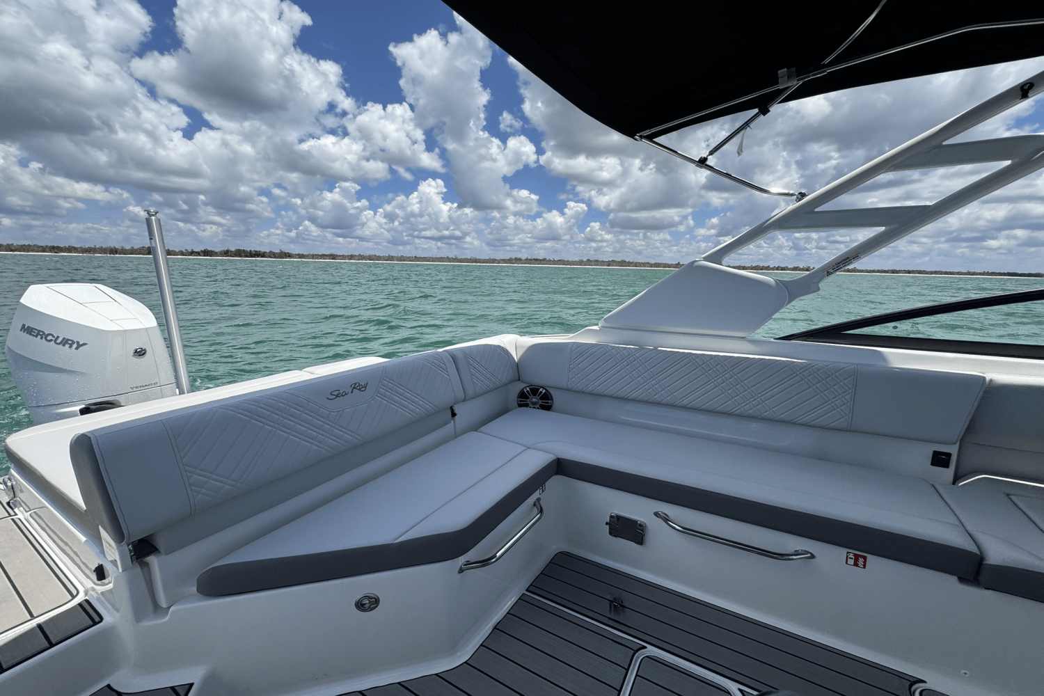 Slide: The Image of Sea Ray SDX 270 Outboard 2025 - 27