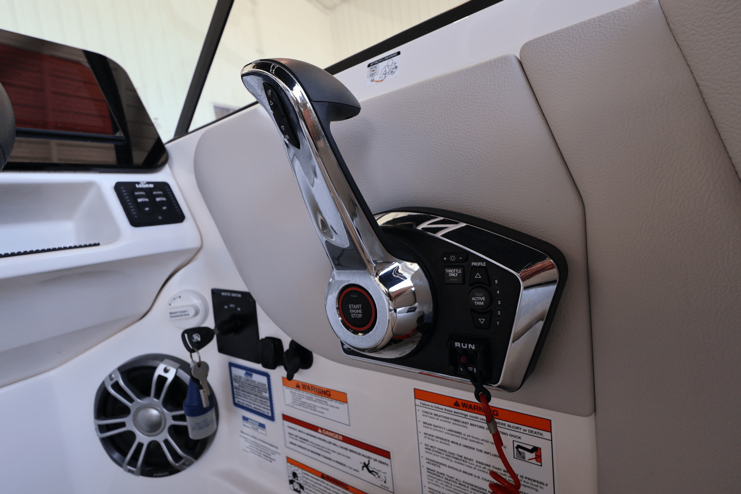 Slide: The Image of Sea Ray SDX 270 Outboard 2025 - 27