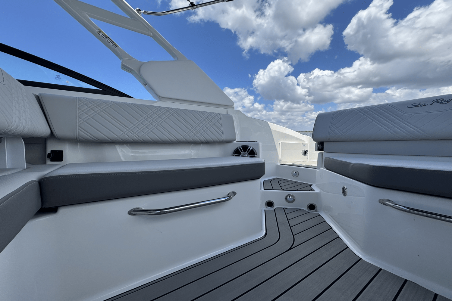 Slide: The Image of Sea Ray SDX 270 Outboard 2025 - 28