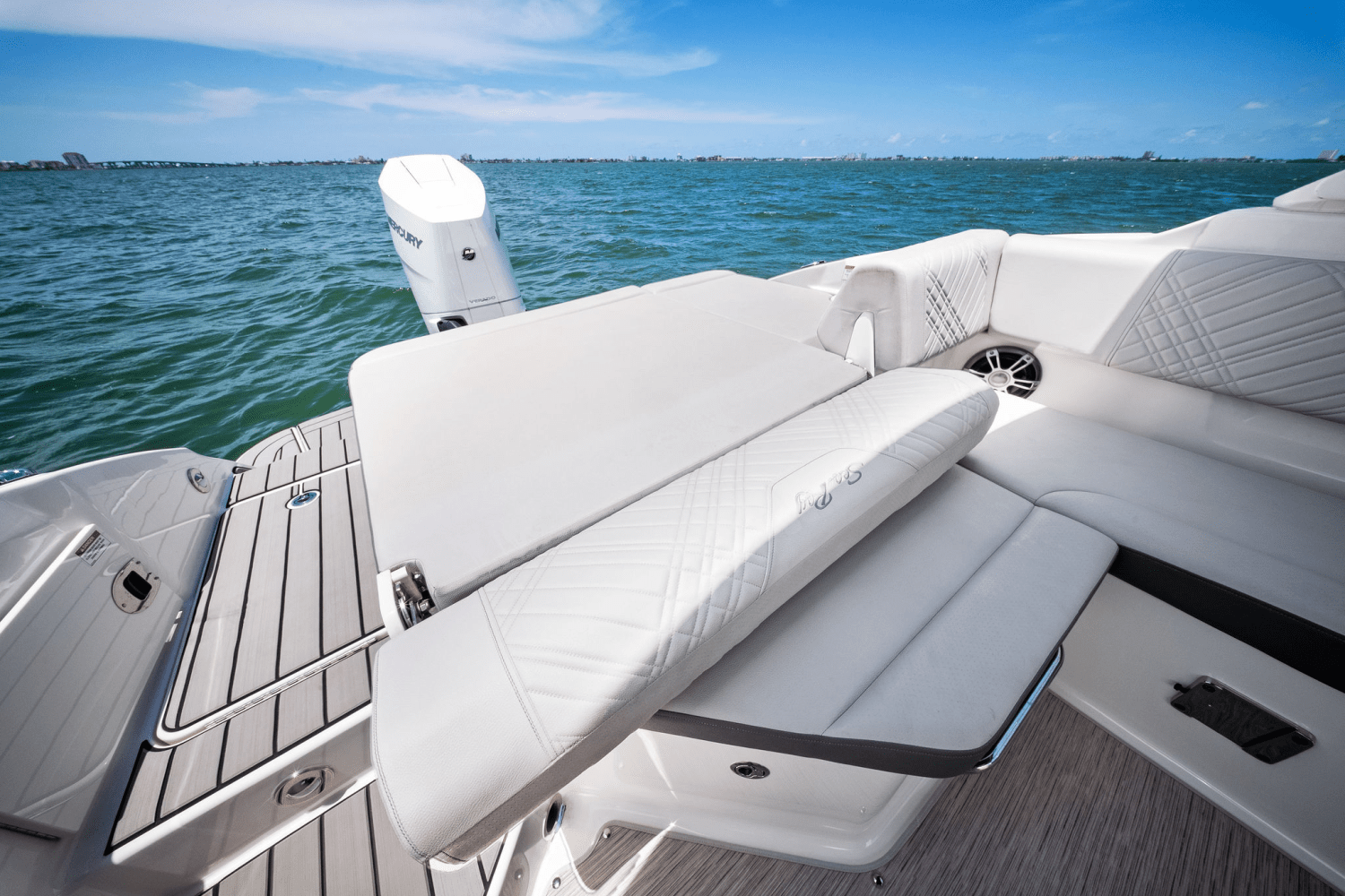 Slide: The Image of Sea Ray SDX 270 Outboard 2025 - 28