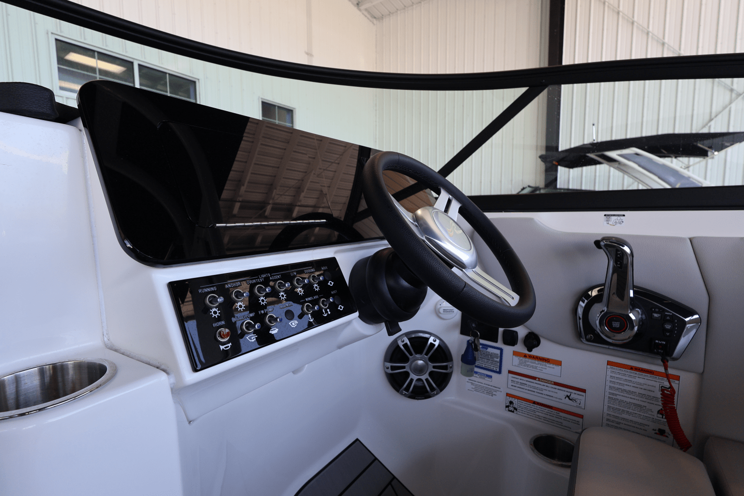 Slide: The Image of Sea Ray SDX 270 Outboard 2025 - 28
