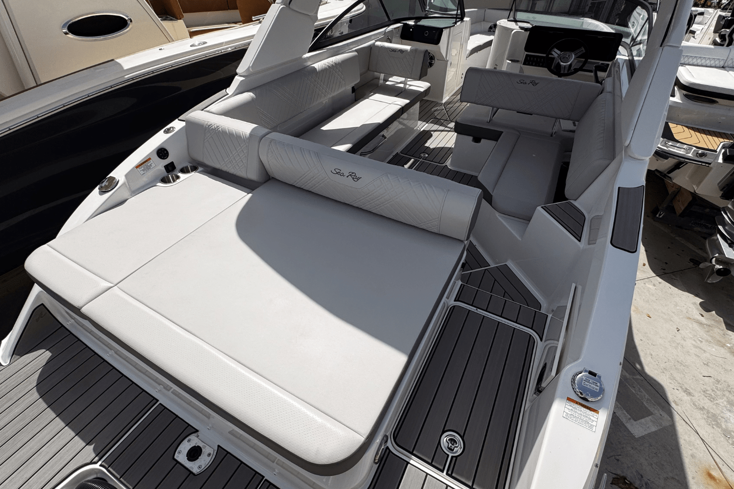 Slide: The Image of Sea Ray SDX 270 Outboard 2025 - 3