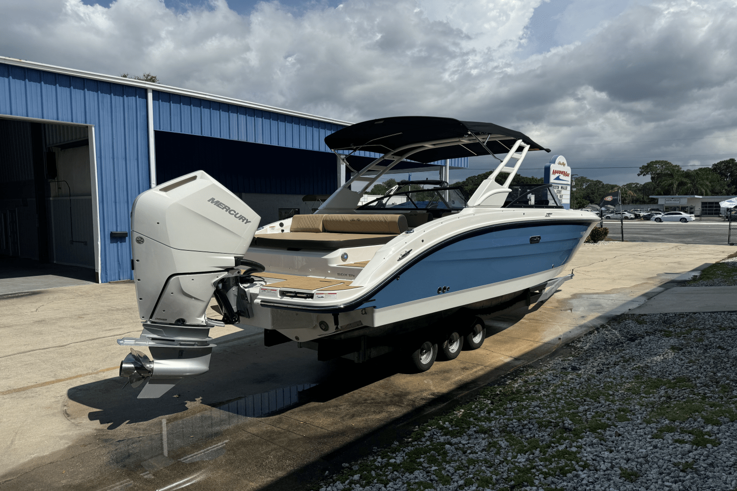 Slide: The Image of Sea Ray SDX 270 Outboard 2025 - 3