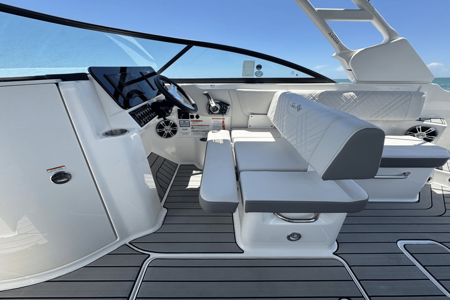 Slide: The Image of Sea Ray SDX 270 Outboard 2025 - 30