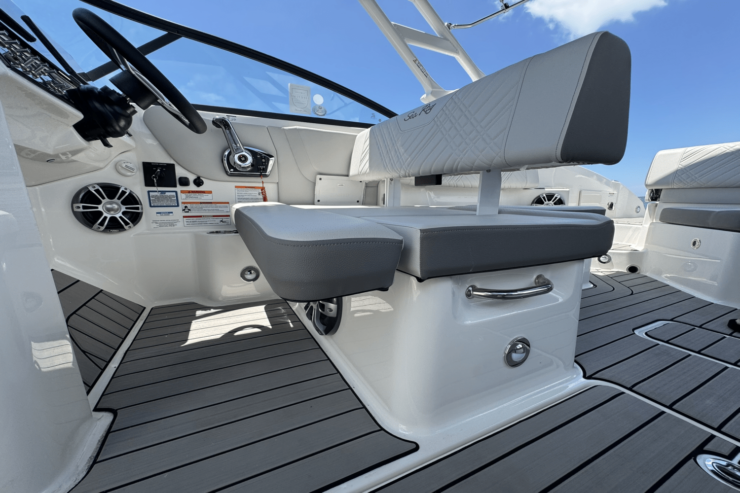 Slide: The Image of Sea Ray SDX 270 Outboard 2025 - 31