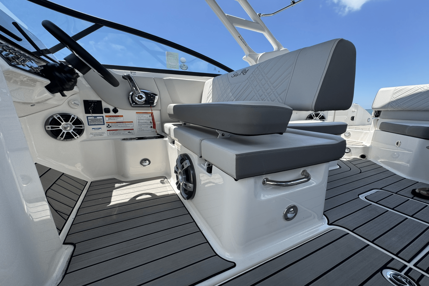 Slide: The Image of Sea Ray SDX 270 Outboard 2025 - 32